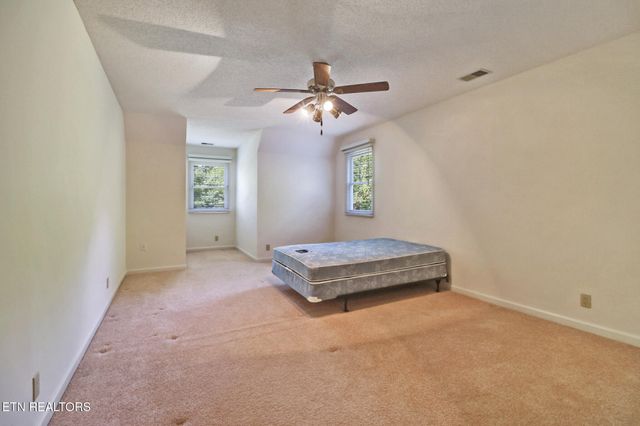 11 Kingsboro Lane, Crossville, TN 38558