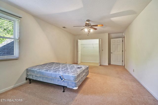 11 Kingsboro Lane, Crossville, TN 38558