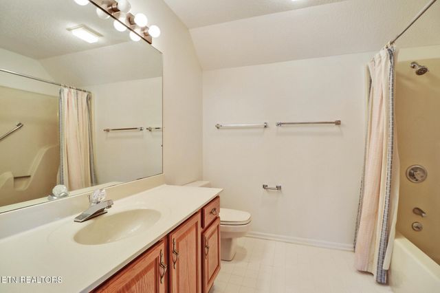 11 Kingsboro Lane, Crossville, TN 38558