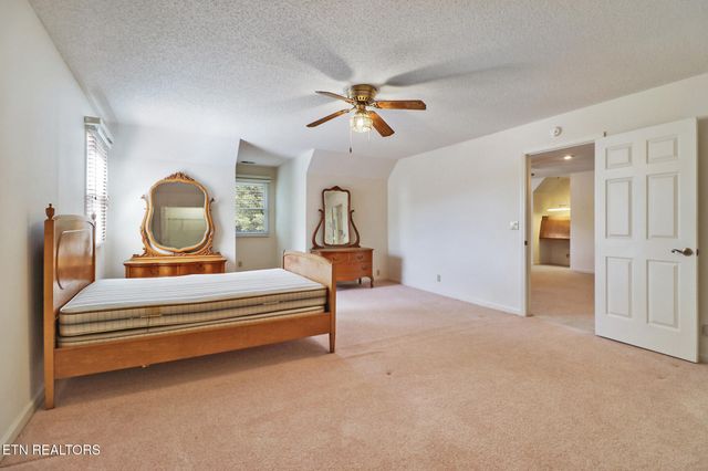 11 Kingsboro Lane, Crossville, TN 38558