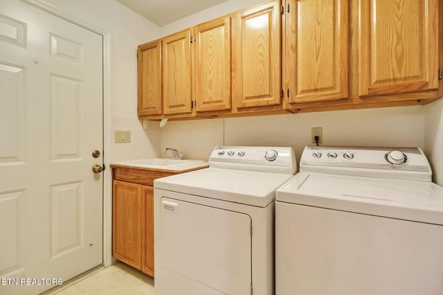 11 Kingsboro Lane, Crossville, TN 38558