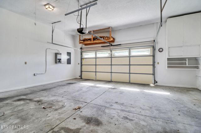 11 Kingsboro Lane, Crossville, TN 38558