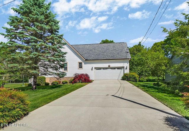 11 Kingsboro Lane, Crossville, TN 38558