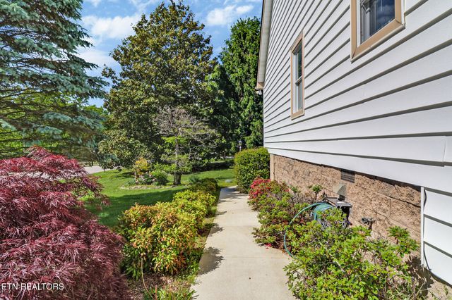 11 Kingsboro Lane, Crossville, TN 38558