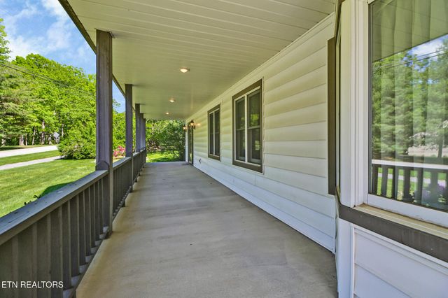 11 Kingsboro Lane, Crossville, TN 38558