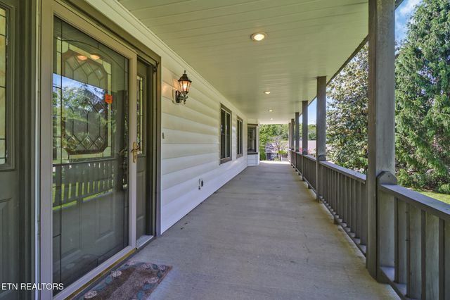 11 Kingsboro Lane, Crossville, TN 38558