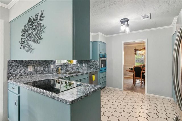 1195 Chatwood Drive, Beaumont, TX 77706