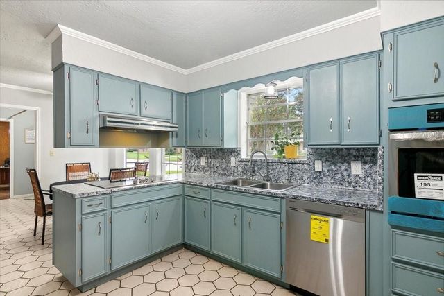 1195 Chatwood Drive, Beaumont, TX 77706