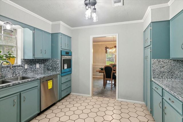 1195 Chatwood Drive, Beaumont, TX 77706