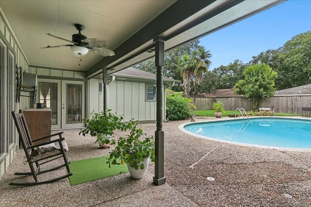 1195 Chatwood Drive, Beaumont, TX 77706