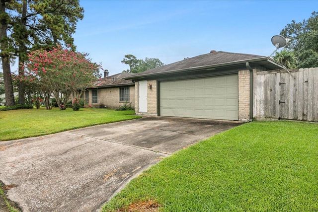 1195 Chatwood Drive, Beaumont, TX 77706