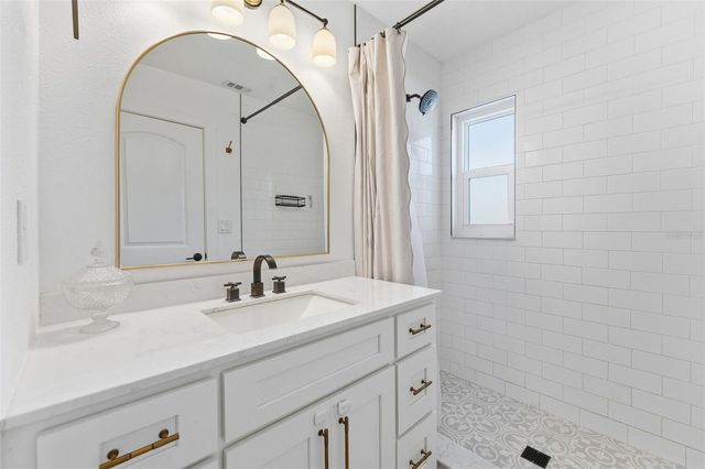 3910 W PAXTON AVENUE, Tampa, FL 33611