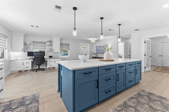 3910 W PAXTON AVENUE, Tampa, FL 33611