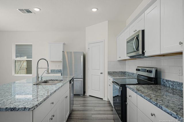 6004 River Meadow, Converse, TX 78109