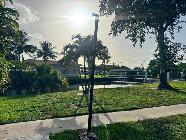 2071 NW 46th Avenue 104I, Lauderhill, FL 33313