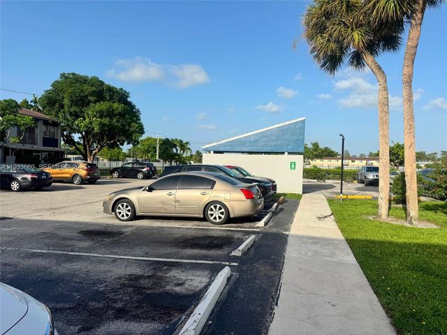 2071 NW 46th Avenue 104I, Lauderhill, FL 33313