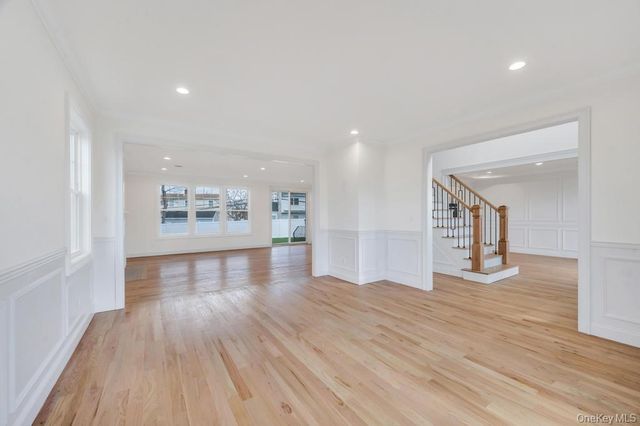 89 west Avenue, Hicksville, NY 11801