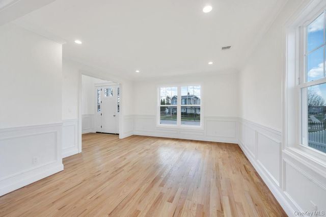 89 west Avenue, Hicksville, NY 11801