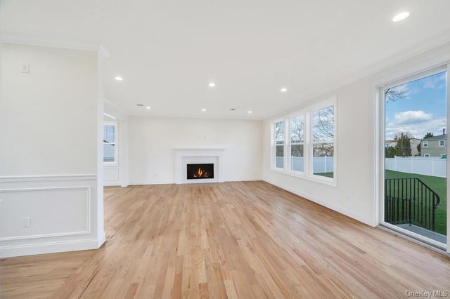 89 west Avenue, Hicksville, NY 11801