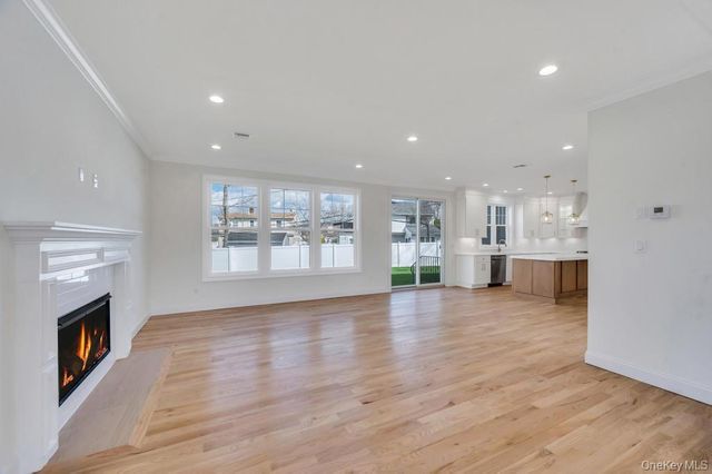 89 west Avenue, Hicksville, NY 11801