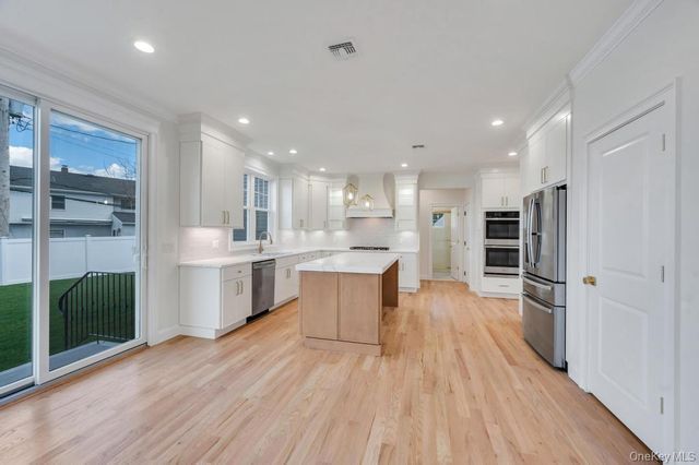 89 west Avenue, Hicksville, NY 11801