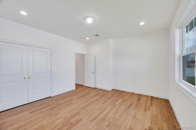 89 west Avenue, Hicksville, NY 11801