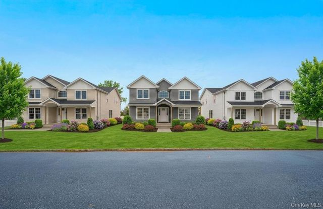 89 west Avenue, Hicksville, NY 11801