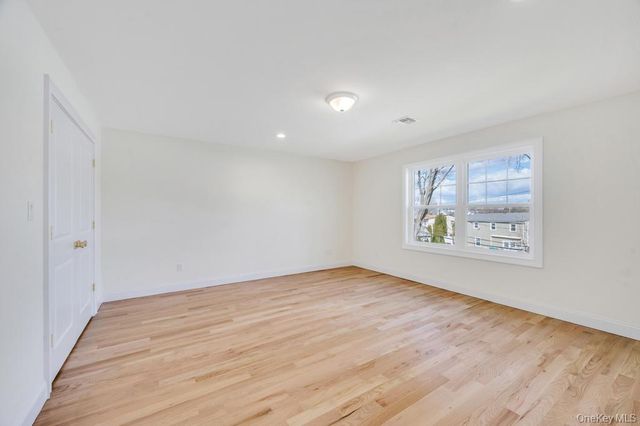 89 west Avenue, Hicksville, NY 11801