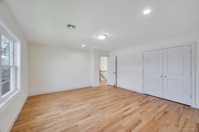89 west Avenue, Hicksville, NY 11801