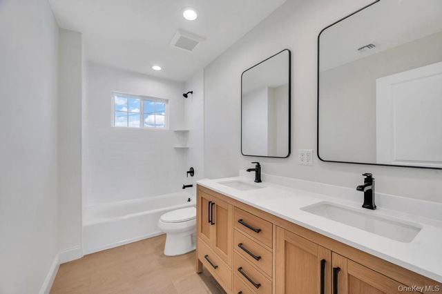 89 west Avenue, Hicksville, NY 11801