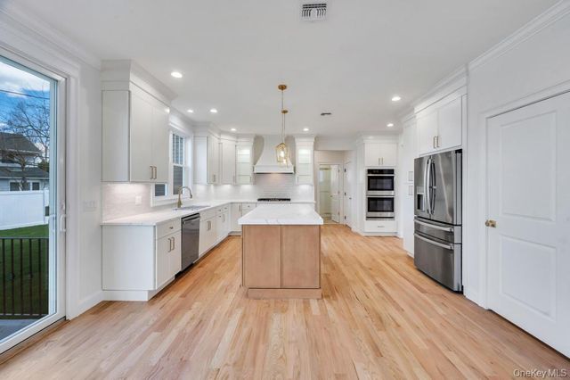 89 west Avenue, Hicksville, NY 11801