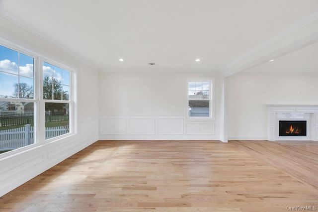 89 west Avenue, Hicksville, NY 11801