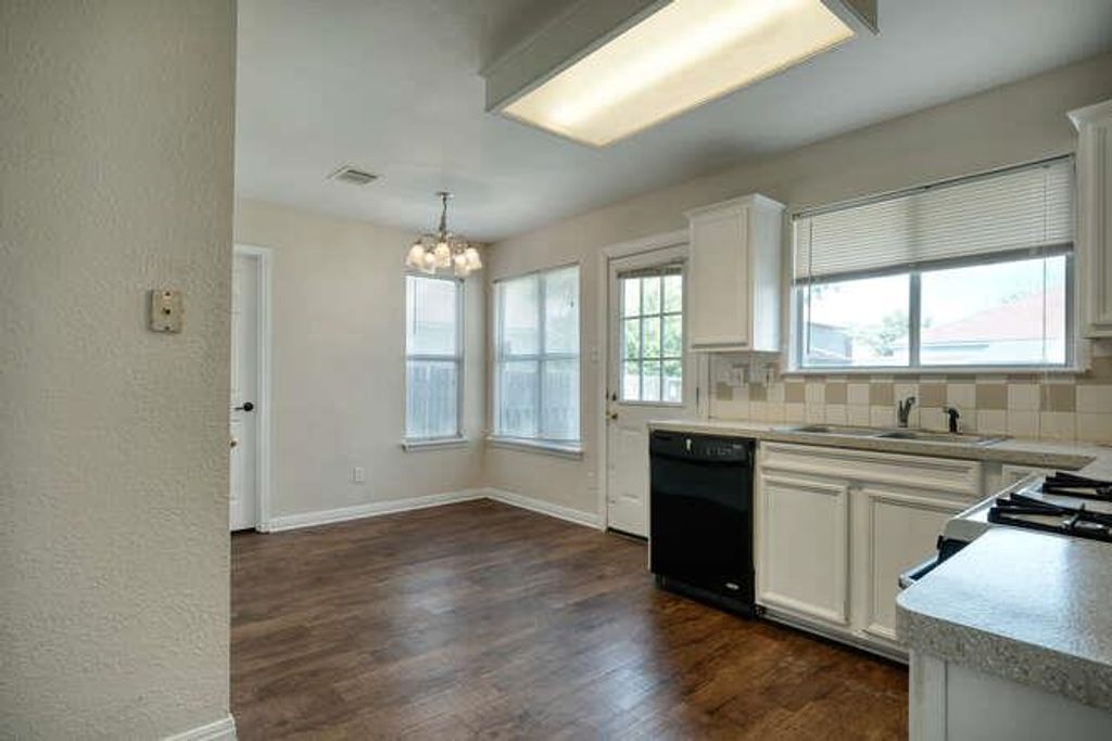 1601 Cindy CT, Round Rock, TX 78664
