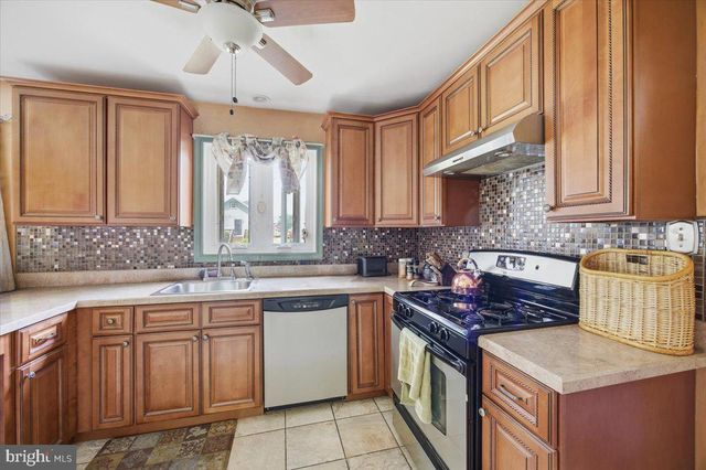 202 PETITT AVE, Cherry Hill, NJ 08002