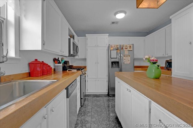 1421 S 257th East Avenue, Catoosa, OK 74015