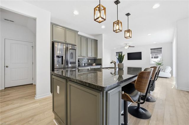 1417 Waltham LN, Newport News, VA 23608