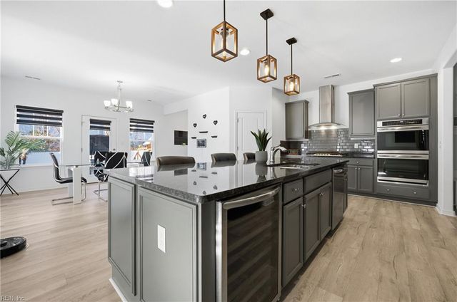 1417 Waltham LN, Newport News, VA 23608