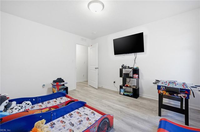 1417 Waltham LN, Newport News, VA 23608