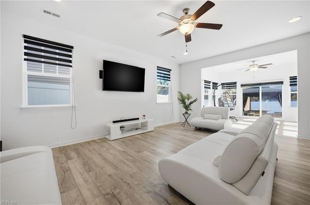 1417 Waltham LN, Newport News, VA 23608