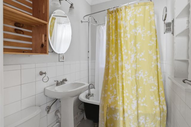 3740 29th Avenue S, Minneapolis, MN 55406