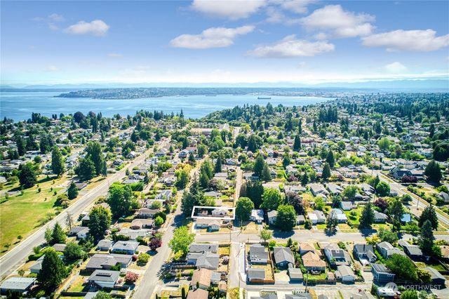 4909 N 38th St, Tacoma, WA 98407