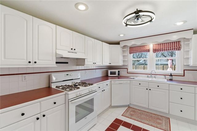 409 S Madison Street, Spring Hill, KS 66083