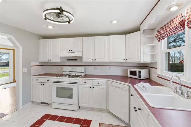 409 S Madison Street, Spring Hill, KS 66083