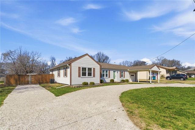 409 S Madison Street, Spring Hill, KS 66083