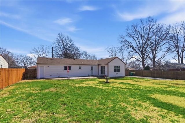 409 S Madison Street, Spring Hill, KS 66083