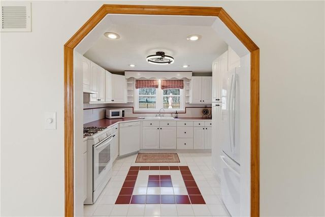 409 S Madison Street, Spring Hill, KS 66083