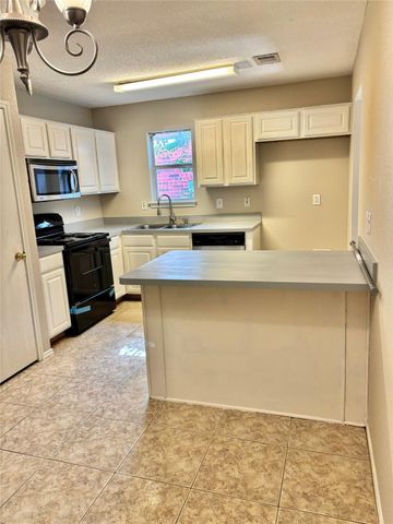 512 Hollyberry Drive, Mansfield, TX 76063