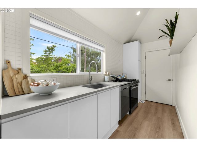 3008 Ne 70TH Ave, Portland, OR 97213