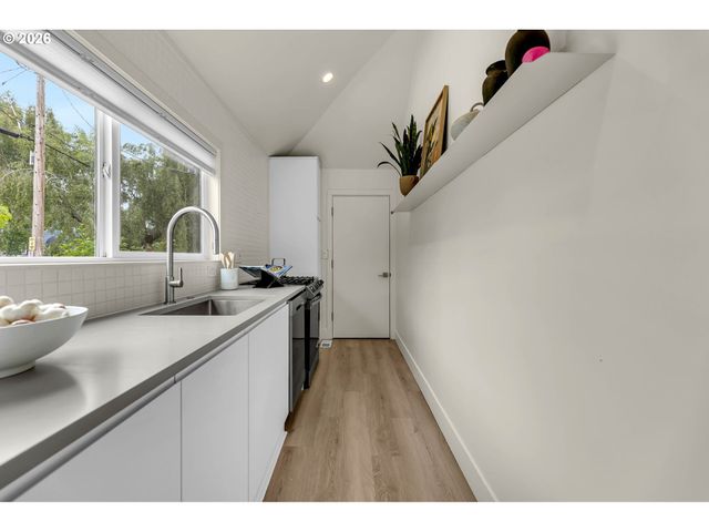 3008 Ne 70TH Ave, Portland, OR 97213