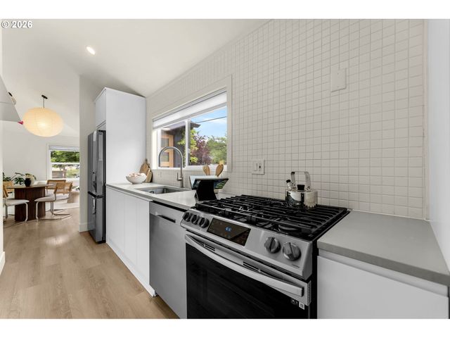 3008 Ne 70TH Ave, Portland, OR 97213